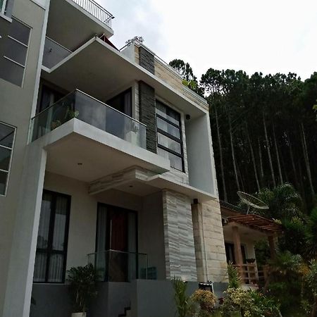 Villa Valencia Бату Екстер'єр фото
