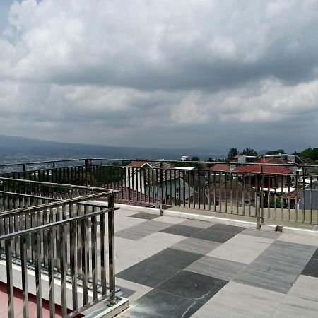 Villa Valencia Бату Екстер'єр фото