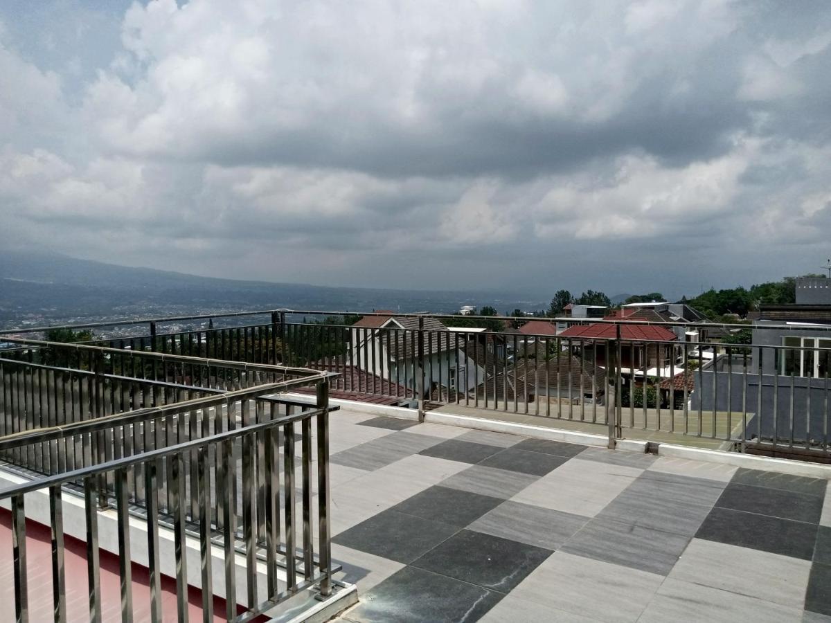 Villa Valencia Бату Екстер'єр фото