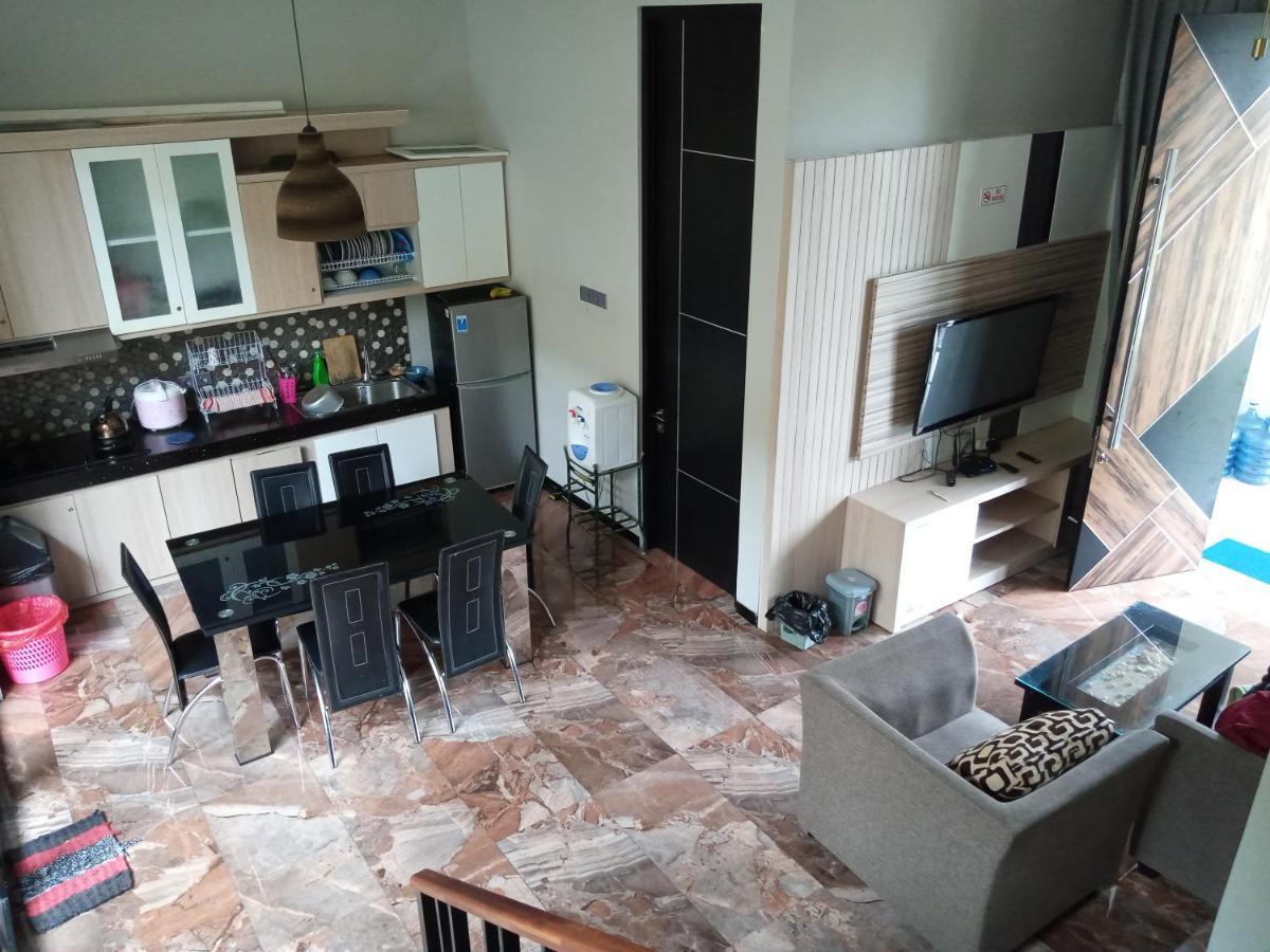Villa Valencia Бату Екстер'єр фото