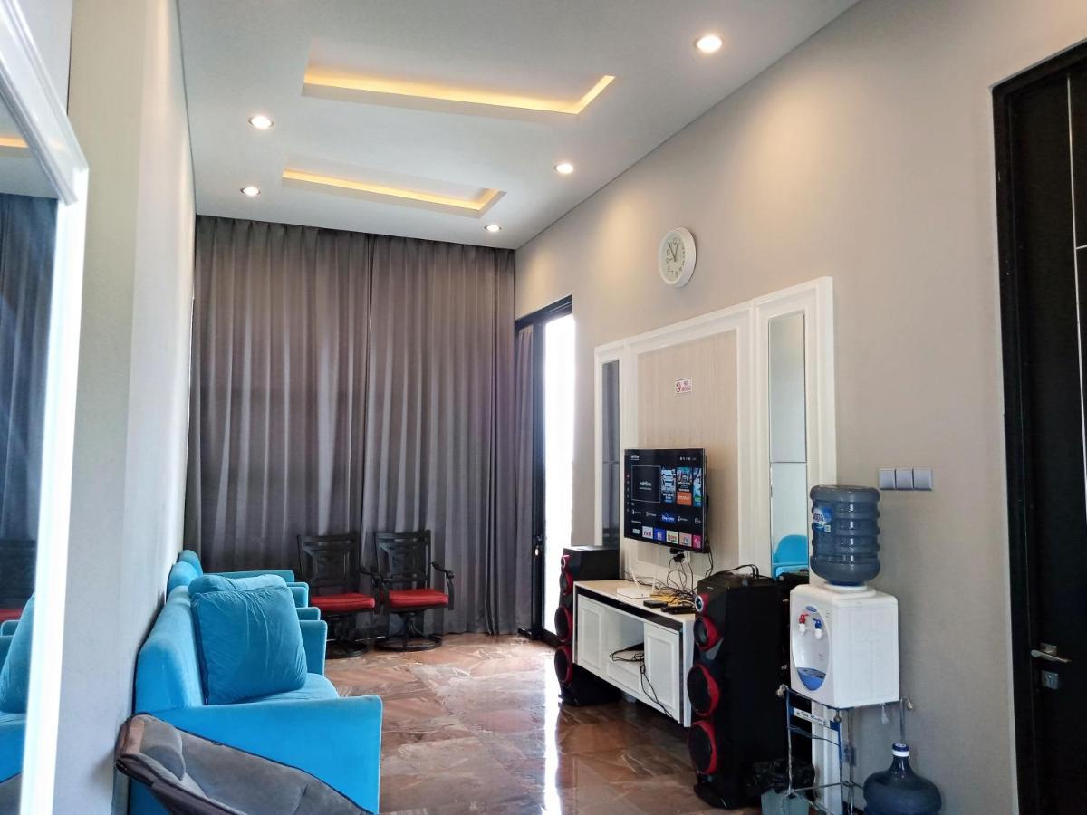 Villa Valencia Бату Екстер'єр фото